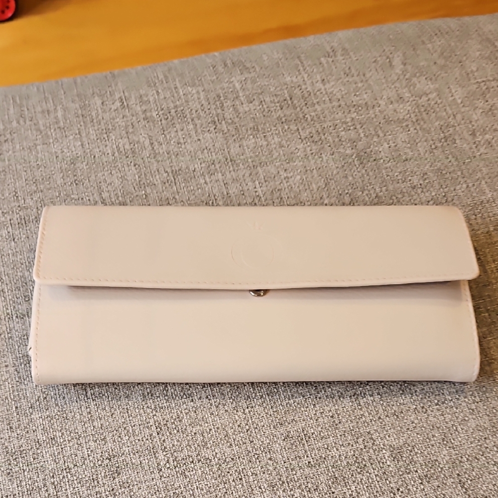 Elegant Cream Jewelry Clutch